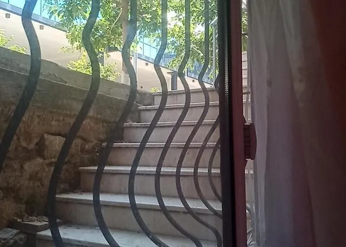 Saranda Kodra Underground Flat *