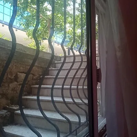 Saranda Kodra Underground Flat *