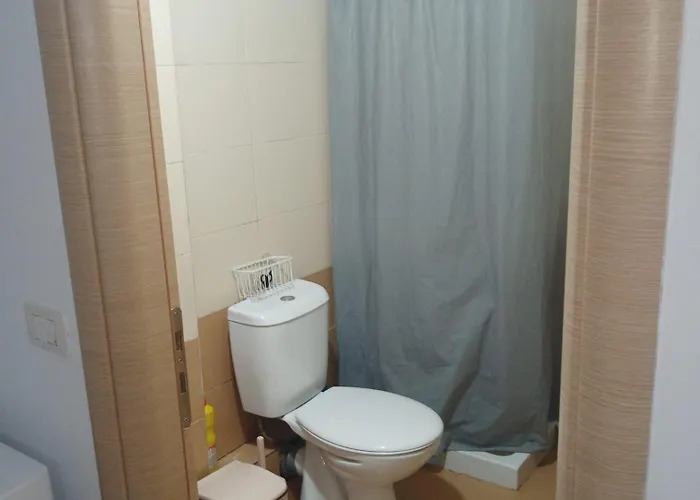 Saranda Kodra Underground Flat * Polisi i Vogel